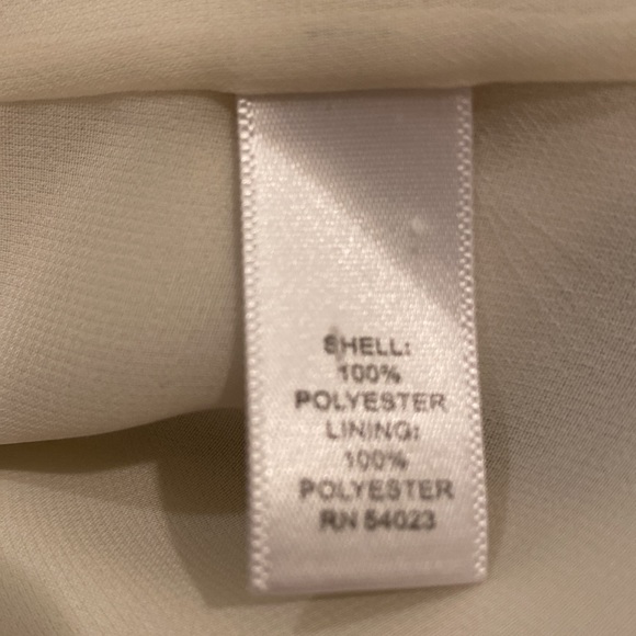 EUC- Banana Republic cream sleeveless blouse - Picture 4 of 5